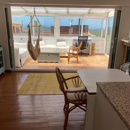 Adorable Centric 1-bedroom With Views! Begur